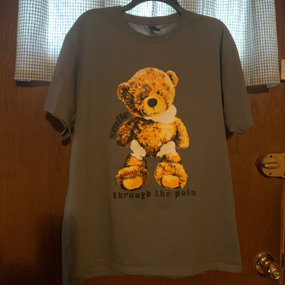 Smile Through the Pain Teddy Bear Tee   Size XL   NWOT